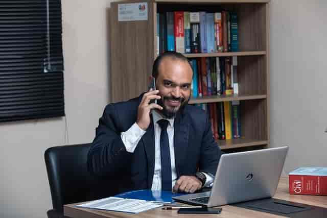 行政書士の仕事内容と持続化給付金の関係を解説！他の士業との違いも