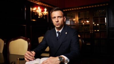 行政書士バッジの意味と装着義務を解説！補助者バッジも